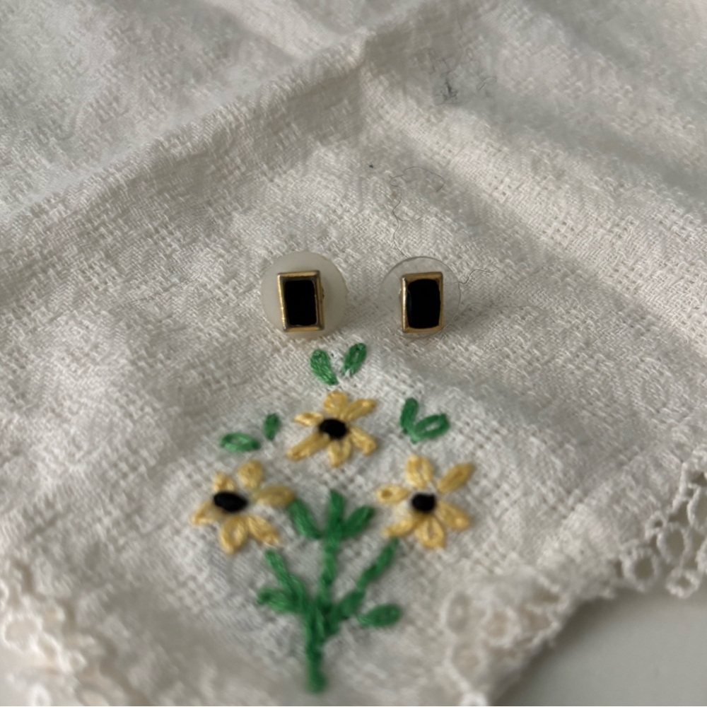 Vintage black and gold toned earrings